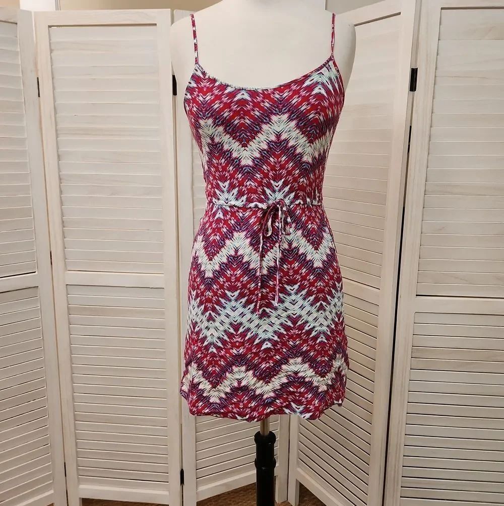 Olive & Oak Sleeveless Spaghetti Strap Dress in Magenta & Mint Size M